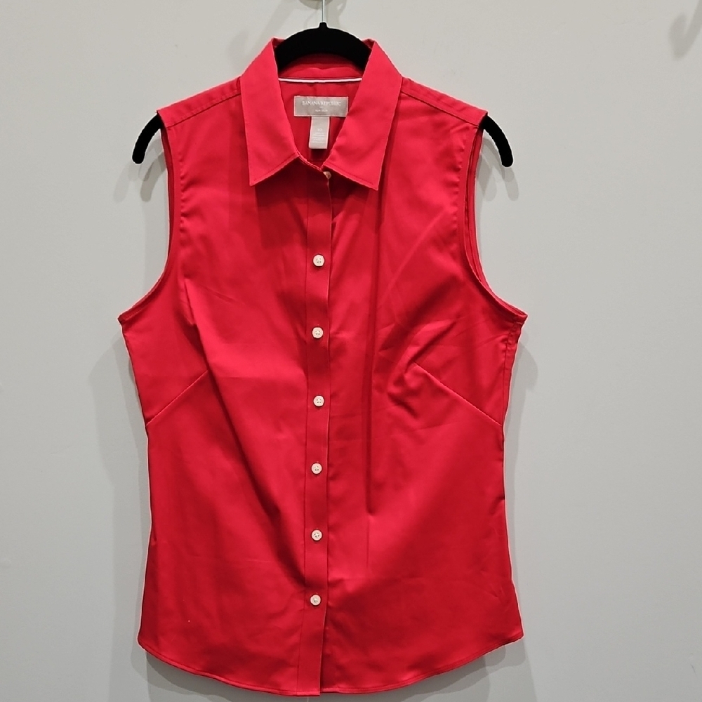 Banana Republic Red Fitted Button Down Shirt with Notched Collar